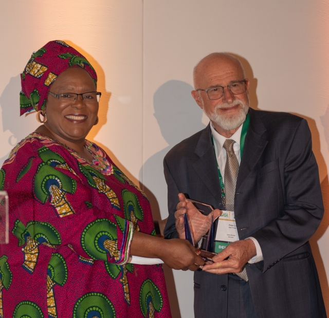 Rachel More, Chairperson of the SALI Trust, hands over the SALIT-LIASA Lifetime Achievement Award to Peter Lor